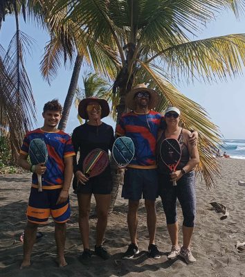l'équipe enseignement du club de beach tennis